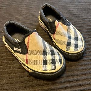 Burberry slip ons - black check - size 23 EUR preowned